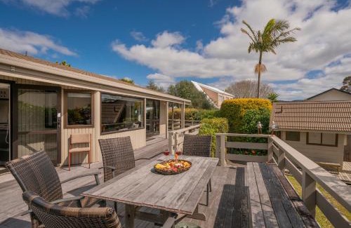 Pauanui Casa | Relax On Courtney - Pauanui Holiday Home