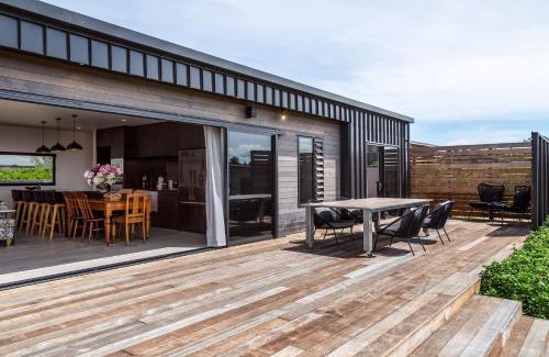 Martinborough Casa | Relax on the Deck