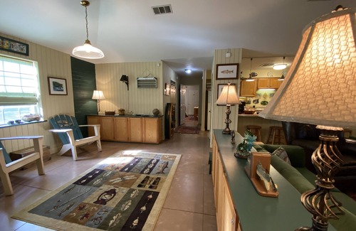 Mountain Home Casa | Relax on the enchanting bank of the White River..