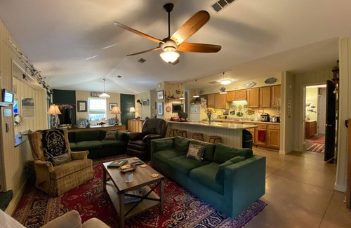 Mountain Home Casa | Relax on the enchanting bank of the White River..