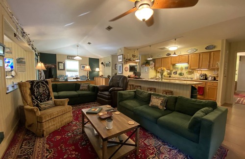 Mountain Home Casa | Relax on the enchanting bank of the White River..
