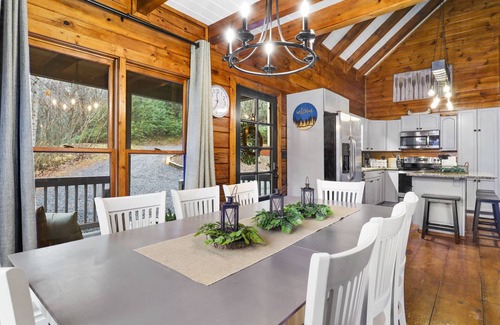 My Mountain Cabina | Relax & Play at Waterfront Mountain Cabin Retreat Private Lake~Fish~Canoe~Kayak