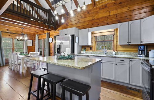 My Mountain Cabina | Relax & Play at Waterfront Mountain Cabin Retreat Private Lake~Fish~Canoe~Kayak