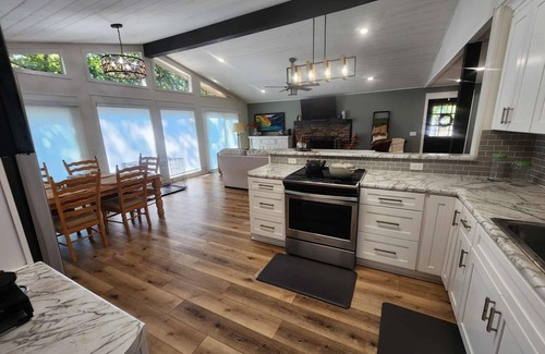Eden Isle Casa | Relax & Recharge at The Nest – Lake Escape with Outdoor Fireplace & Hot Tub