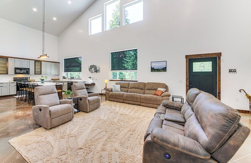 Boundary County Casa | Relax, Reconnect & Explore: Modern Idaho House!