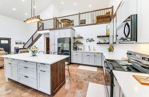 Boundary County Casa | Relax, Reconnect & Explore: Modern Idaho House!