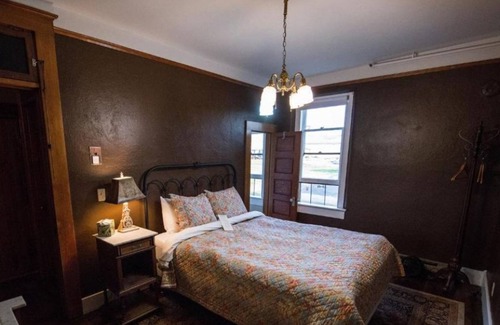 Dufur Casa | Relax & Unwind! 4 Comfortable Units, FREE Parking, Near The Dalles Art Center!