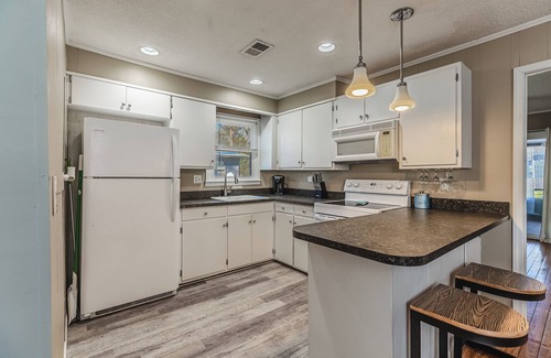 Ocean Isle Beach Casa | Relax & Unwind – Ocean Isle Beach Retreat w/ Firepit & Fenced Yard