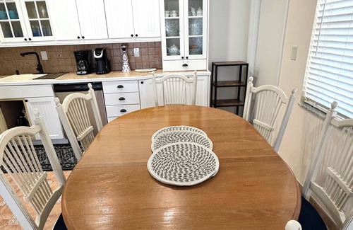 Harbor Village Condominio | Relax & Unwind – Walk to the Beach from This 2BR -2BA with Pool and fishing dock
