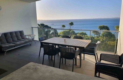 Rockingham Apartamento | Relax & unwind with endless ocean views