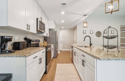 Acme Condominio | Relax w/ Your Pet! Cozy Traverse City Condo