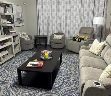 Boerne Casa | Relax with Spacious Modern Simplicity