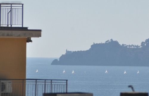 Zoagli Apartamento | Relaxation a stone's throw from the sea. [Terrace] [Garage]