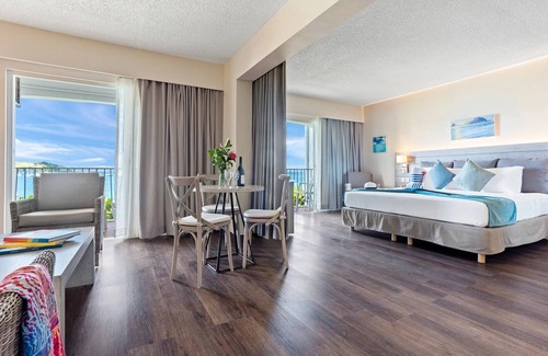 Grand Case Complejo | Relaxation Meets Adventure | Beachfront Stay w/ Views & Water Sports