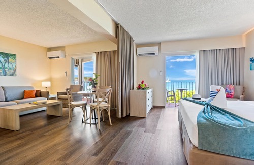 Grand Case Complejo | Relaxation Meets Adventure | Beachfront Stay w/ Views & Water Sports