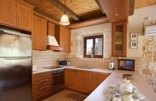 Logarata Villa | Villa tranquila, piscina, vistad, terrazas, barbacoa, aire acondicionado, Internet inalámbrico
