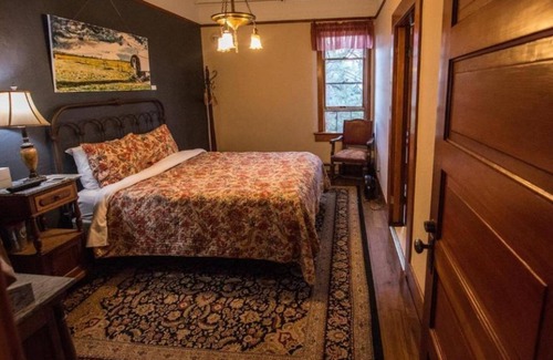 Dufur Casa | Relaxation Starts Here! 4 Family-Friendly Units, FREE Parking, Near Dufur Museum