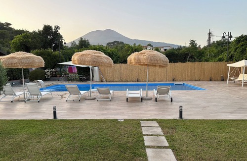Trecase Apartamento | Relaxation with Jacuzzi and pool between Pompeii Amalfi coast, Sorrento and Capri