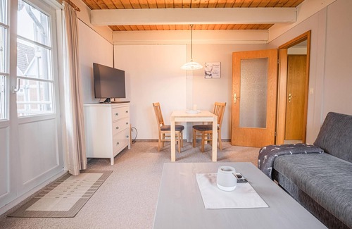 Ostersiel Apartamento | Relaxed vacation apartment "Haus Möwe" right by the sea on Pellworm!
