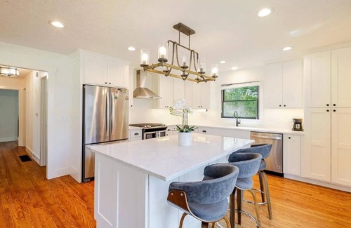 Bloomington Casa | - Relaxin on Maxwell -