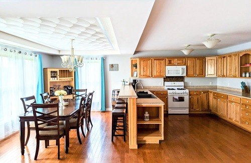 Chaplin Casa | Relaxing 2800sf Countryside Bourbon Trail Home w/Game Room