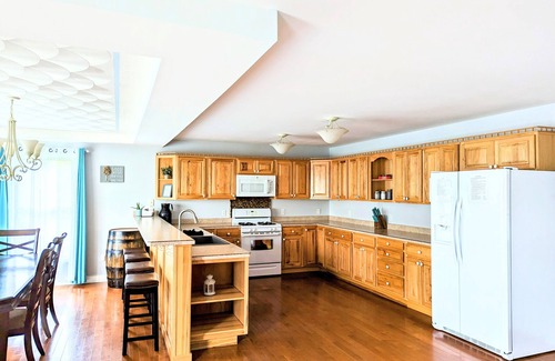 Chaplin Casa | Relaxing 2800sf Countryside Bourbon Trail Home w/Game Room