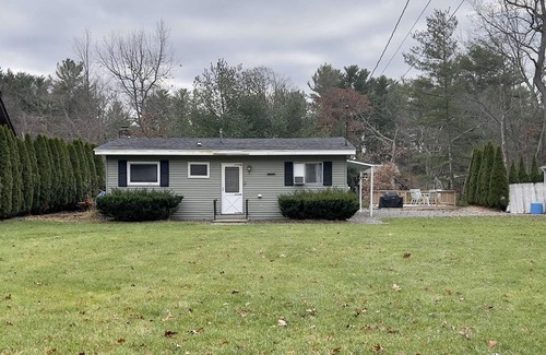 Copake Casa | Relaxing 2BR Lakehouse by CozySuites