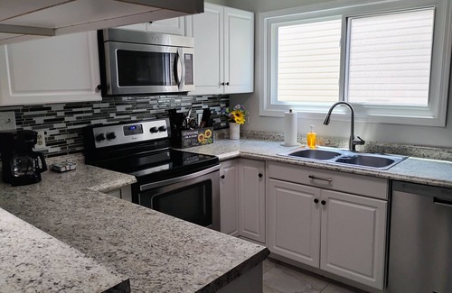 Newburgh Casa | Relaxing 3-Bedroom House with Large Backyard close to Downtown Newburgh