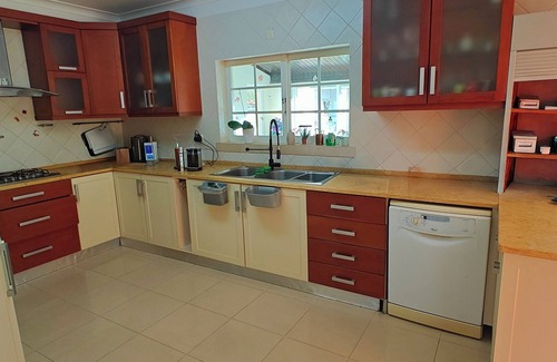 Linda-a-Velha Villa | Relaxing 5-Bedroom Villa with Private Pool, Outdoor Playground, Barbeque zona.