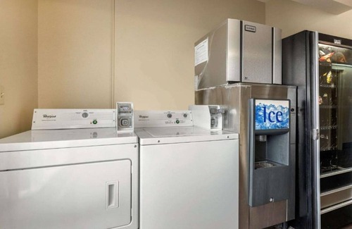 Walcott Casa | Relaxing accommodations near Davenport in Walcott !!
