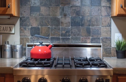 Ann Arbor Casa | Relaxing Ann Arbor Stay — Sleeps 9, Hot Tub, Deck, and Gourmet Kitchen