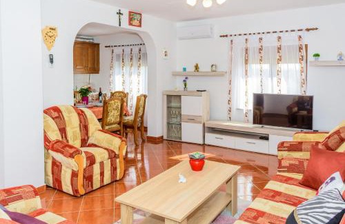 Loborika Apartamento | Relaxing apartment Josip - peaceful area