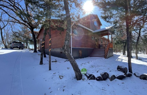 Denison Casa | Relaxing Cabin Getaway near Lake Texoma ~ your retreat awaits!