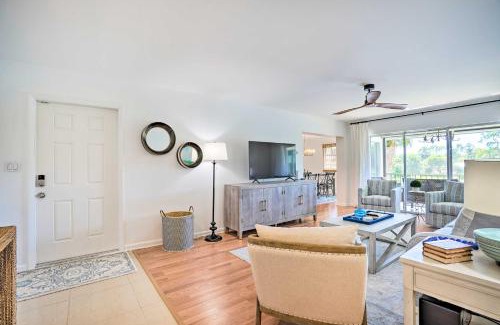 Central Naples Apartamento | Relaxing Condo with Screened-In Lanai, 4 Mi to Beach