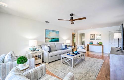 Central Naples Apartamento | Relaxing Condo with Screened-In Lanai, 4 Mi to Beach