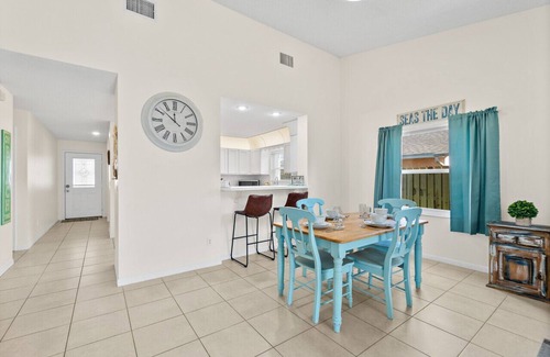 Indialantic Casa | Relaxing Cottage - HEATED POOL - Walk to the Beach - Dog Friendly