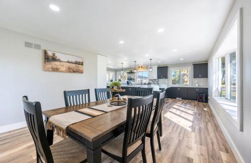 Rockford Casa | Relaxing Country-view Home Near Golf & Casino