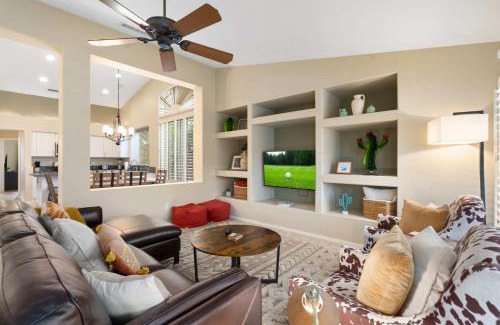 Tatum Highlands Casa | Relaxing Desert Ridge Home Pool & Putting Green