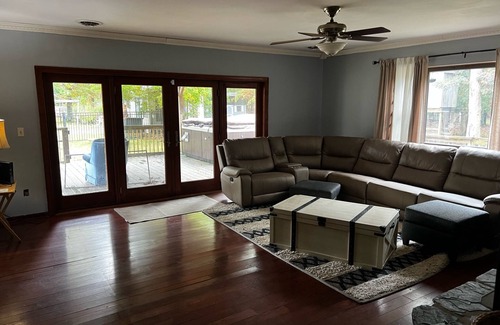 Egg Harbor City Casa | El Retiro Finca Agricola en el Jersey Shore, Bañera de hidromasaje, sauna, piscina y casa de la piscina.