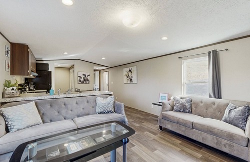 Hendersonville Casa | Relaxing farm setting, enjoy live animals from the porch with W/D, & AC