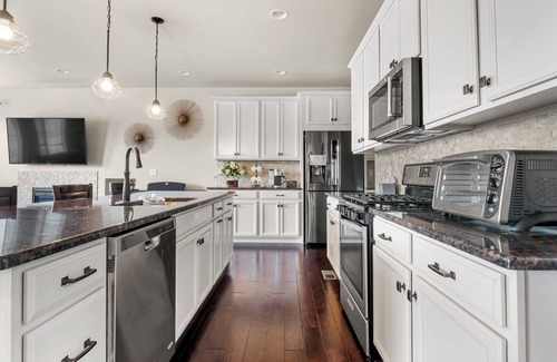 Arvada Casa | Relaxing Foothills Retreat in Gorgeous Modern Home