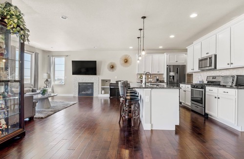 Arvada Casa | Relaxing Foothills Retreat in Gorgeous Modern Home