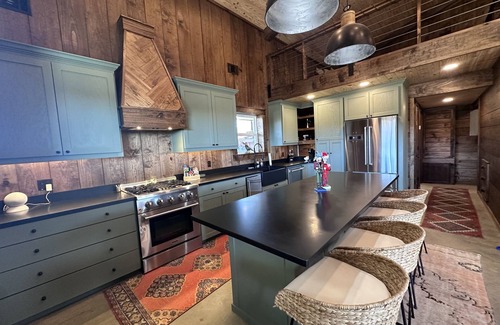 Panola Casa | Relaxing gameday or hunting retreat on 150 acres w/ loft