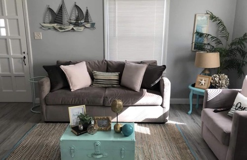 Warren Casa | Relaxing Get Away| King Bed| Netflix| Washer Dryer
