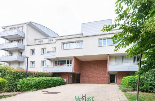 Guyancourt Apartamento | Relaxing getaway 30 minutes from Paris for 4 people