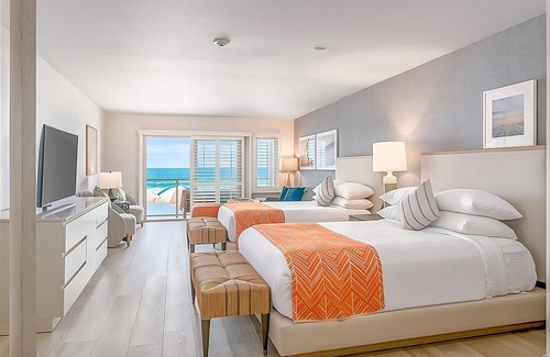 Carlsbad Village Hotel | Relaxing Getaway Awaits! Three Oceanfront Rooms with Balcony, Outdoor Pool!