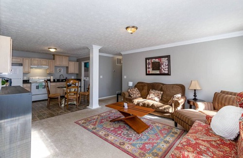 Monroe Casa | Relaxing home near Interstate 75