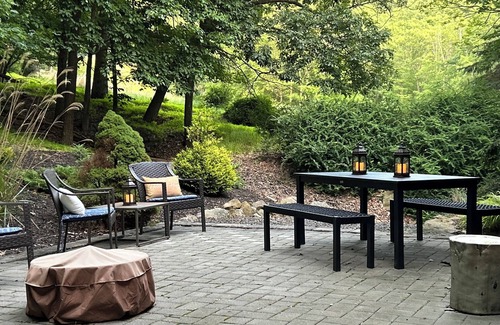 Sybertsville Casa | Relaxing home on wooded hillside lot in Eagle Rock Resort - E. R. Owners Only