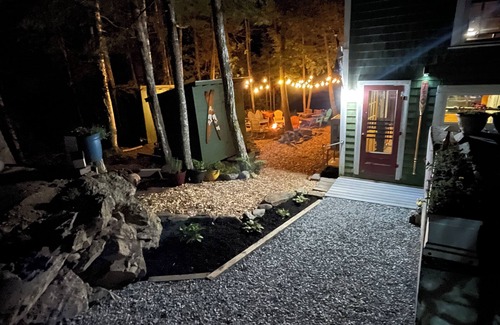 East Holden Cabina | Relaxing lake retreat boating, swimming, paddle boarding near Acadia National Pk