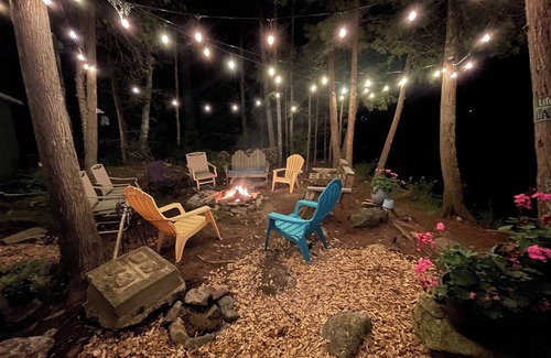 East Holden Cabina | Relaxing lake retreat boating, swimming, paddle boarding near Acadia National Pk
